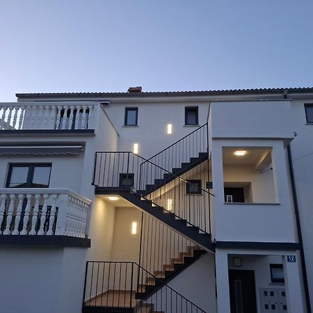 Olivista Croatia Apartments Njivice Ngoại thất bức ảnh