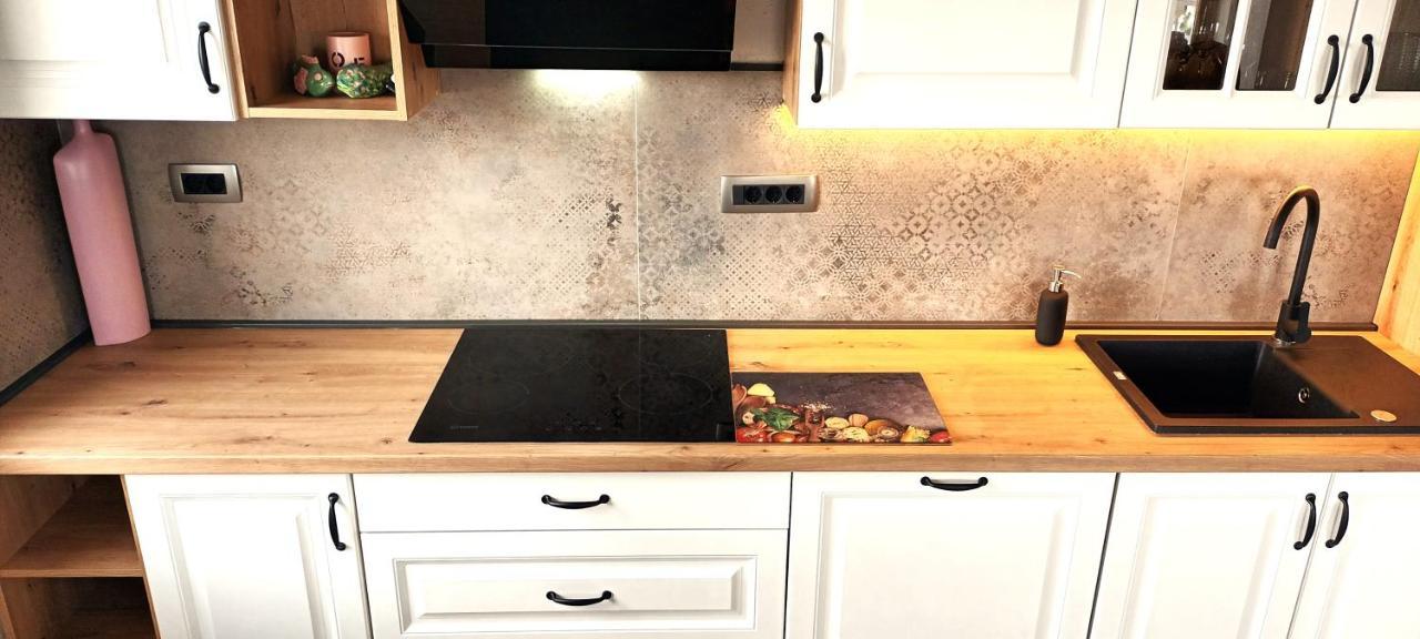 Olivista Croatia Apartments Njivice Ngoại thất bức ảnh