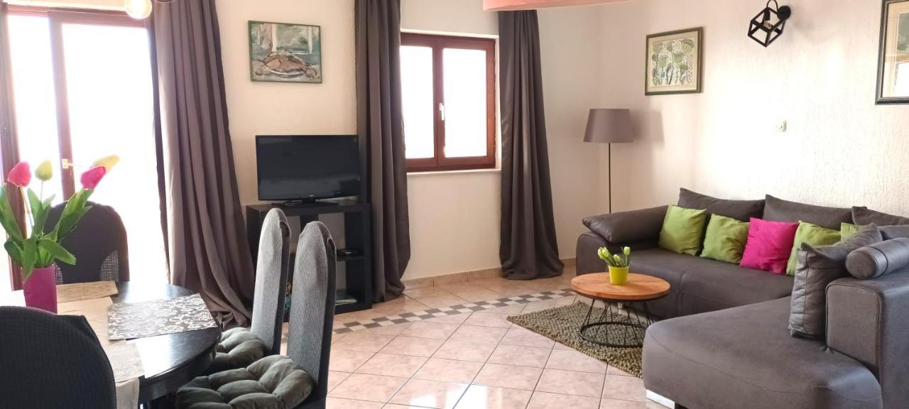 Olivista Croatia Apartments Njivice Ngoại thất bức ảnh