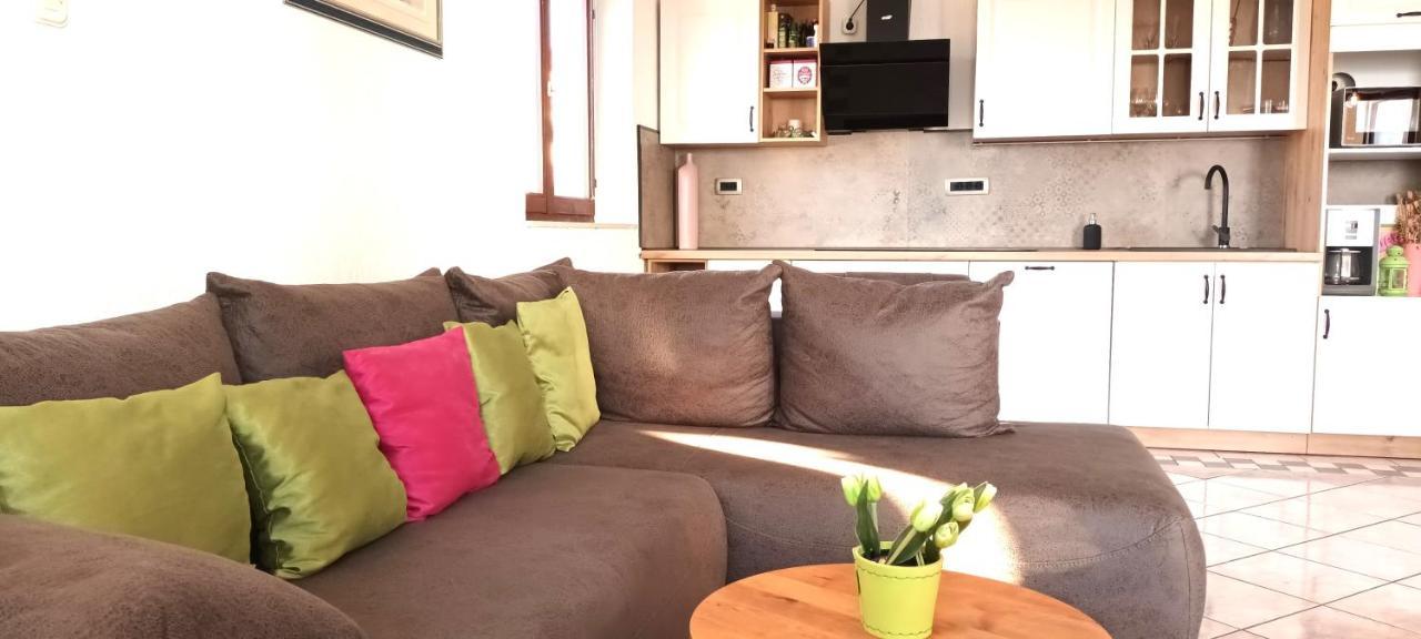 Olivista Croatia Apartments Njivice Ngoại thất bức ảnh