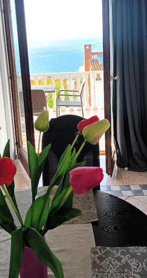 Olivista Croatia Apartments Njivice Ngoại thất bức ảnh