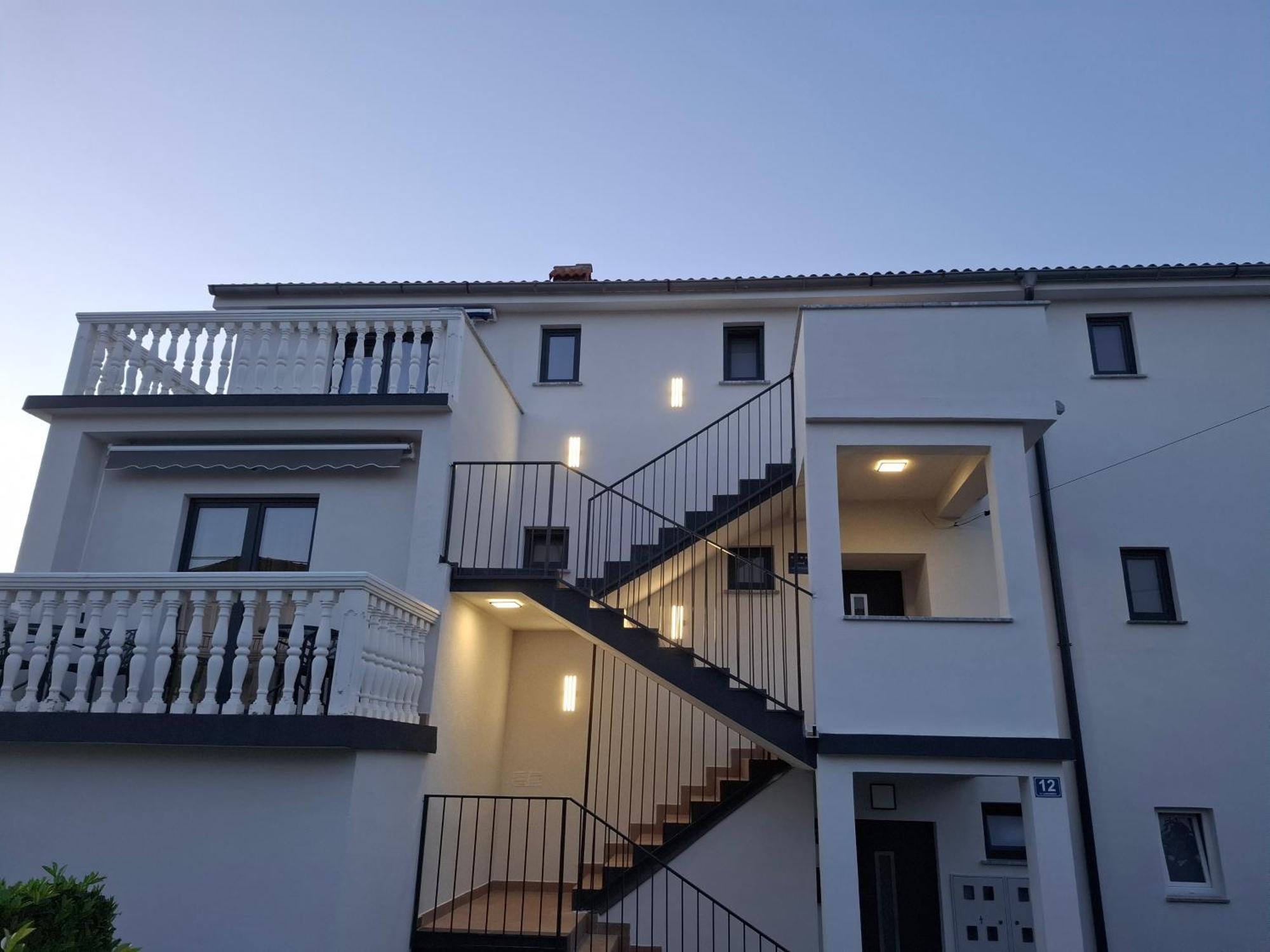 Olivista Croatia Apartments Njivice Ngoại thất bức ảnh