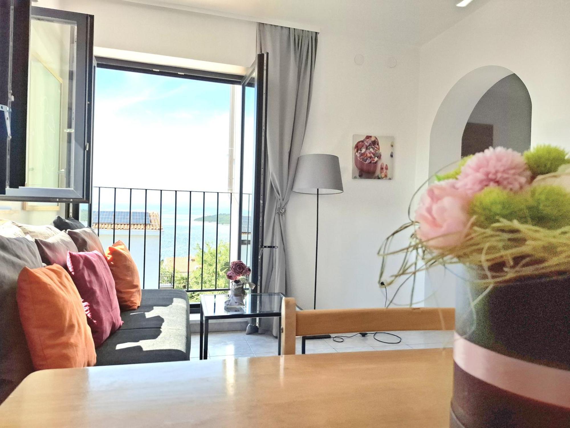 Olivista Croatia Apartments Njivice Ngoại thất bức ảnh