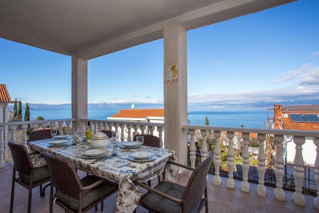 Olivista Croatia Apartments Njivice Ngoại thất bức ảnh