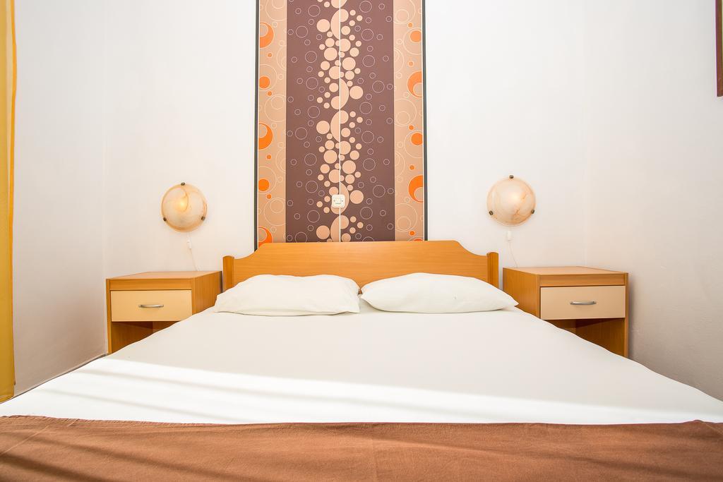 Olivista Croatia Apartments Njivice Ngoại thất bức ảnh